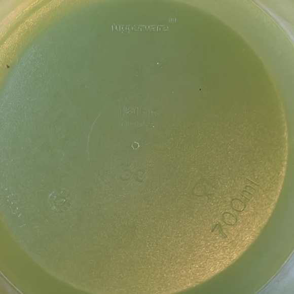 Tupperware Expandable Bowl - Picture 3 of 6